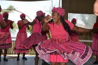 008 traditioneller gesang und tanz im frauenselbsthilfeprojekt
